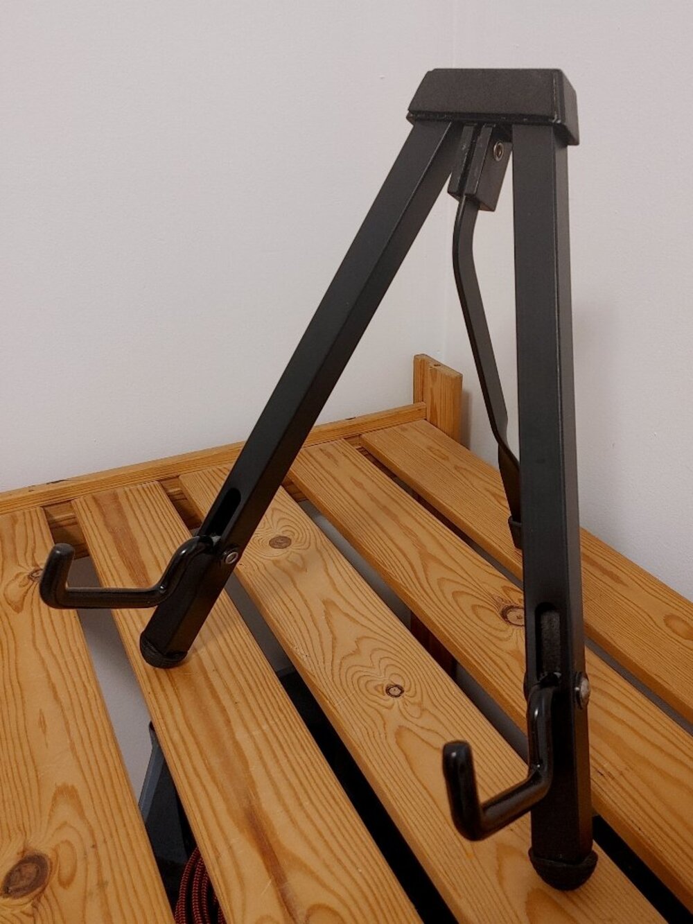 Collapsible portable electric guitar stand (great condition!)